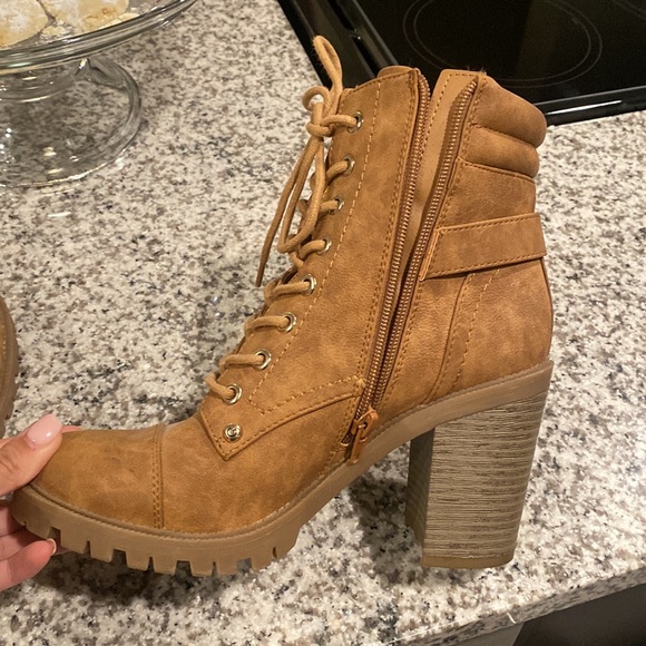 GBG Guess Los Angeles Shoes- M in Jaylee Light only been worn once. - Picture 5 of 8